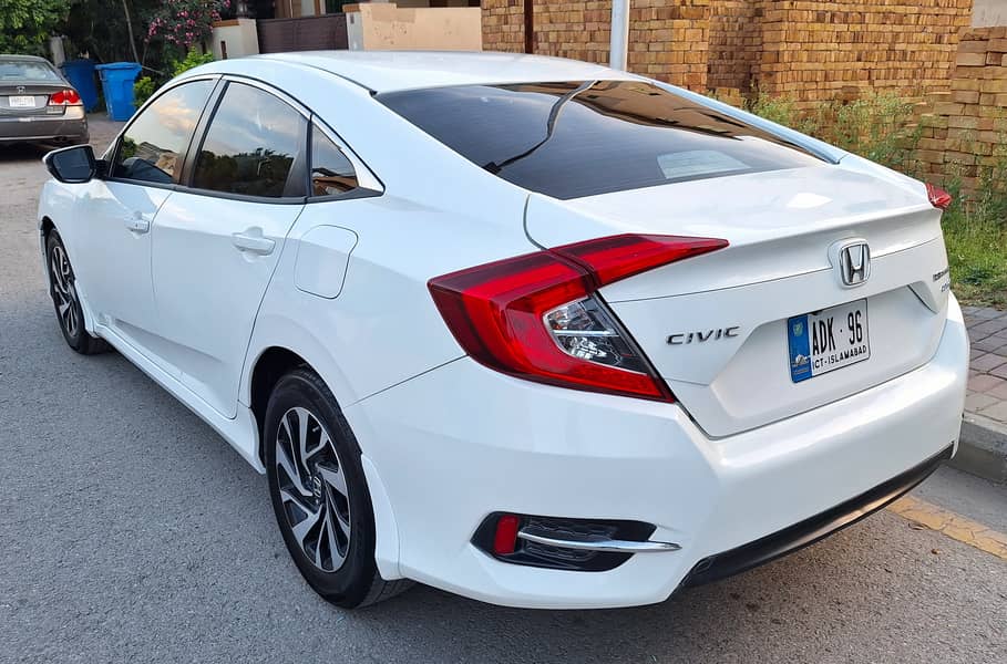 Honda Civic Oriel 1.8 i-VTEC CVT 2017 3