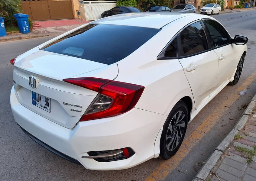 Honda Civic Oriel 1.8 i-VTEC CVT 2017 6