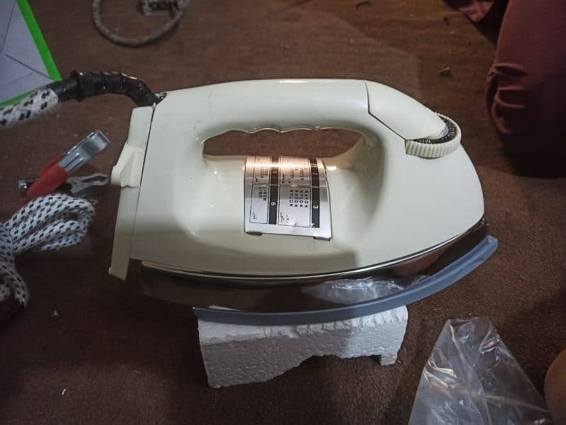 NATIONAL Battery dry iron 1