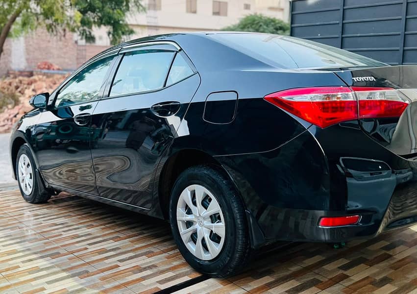 Toyota Corolla GLI 2017 Model For Sale 3