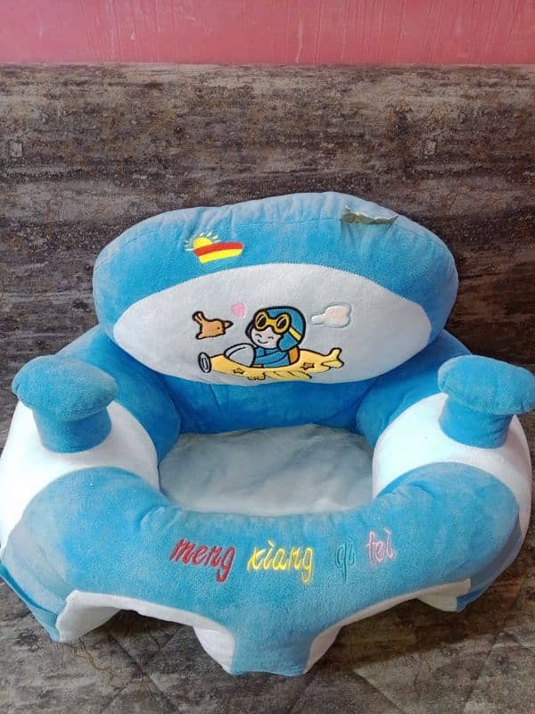 baby seeting chair. . . new condition 1