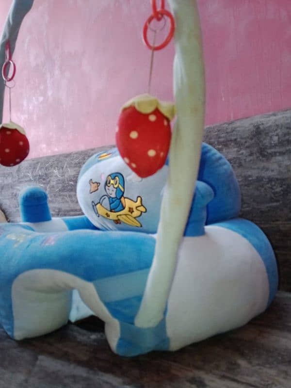 baby seeting chair. . . new condition 3