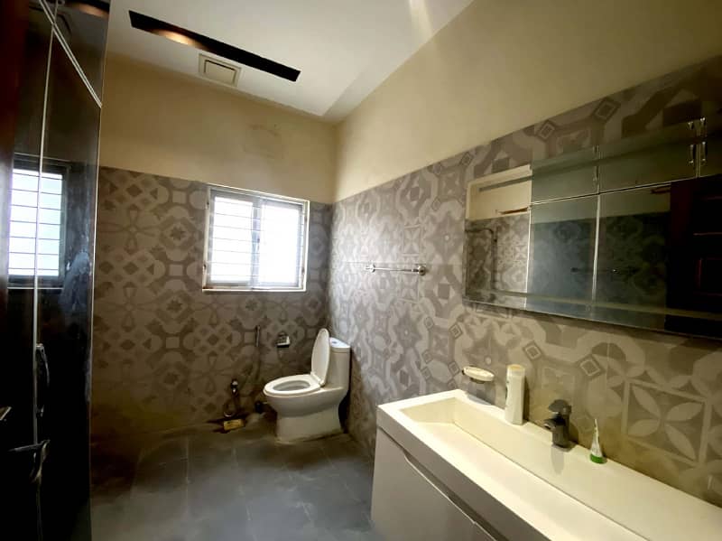 Non-Furnished 10 Marla Beautifull House Available For Rent in DHA Phase 5 Lahore Cantt 11