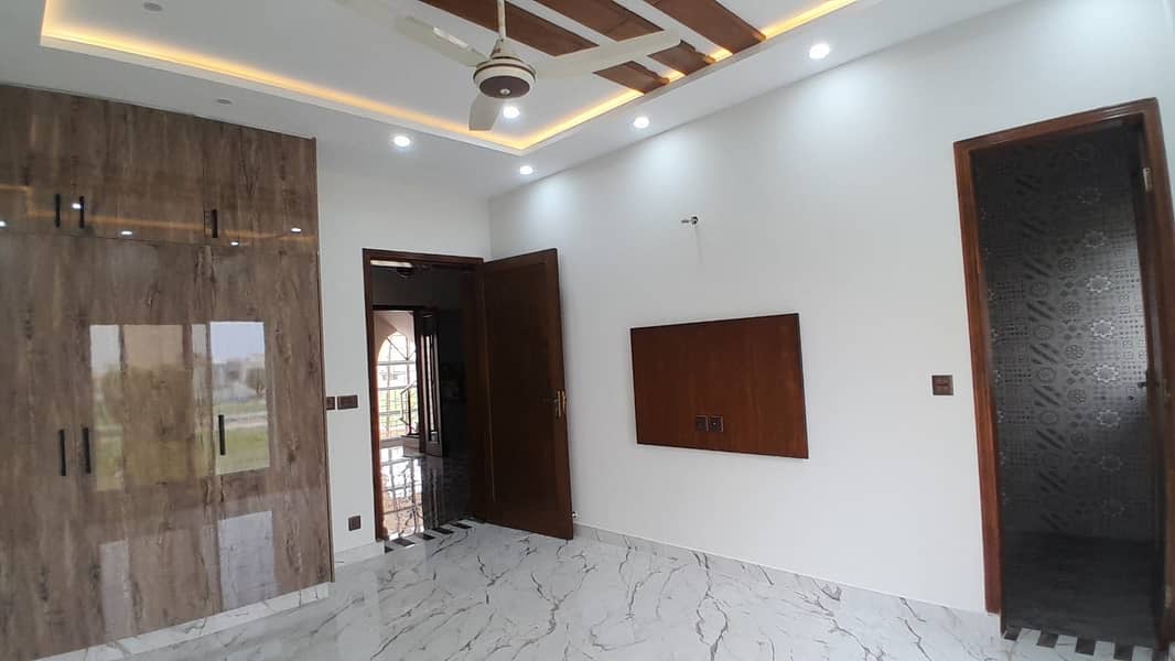 BRAND NEW HOUSE 8 MARLA SPANISH STYLE AVAILABLE FOR SALE IN PHASE 2 BAHRIA ORCHARD 25