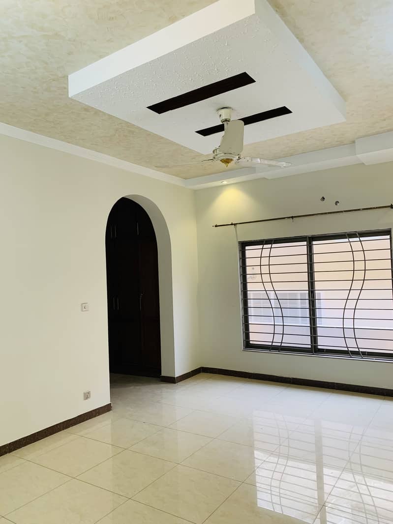 10 MARLA BEAUTIFUL HOUSE FOR RENT IN DHA PHASE 2 ISLAMABAD 22