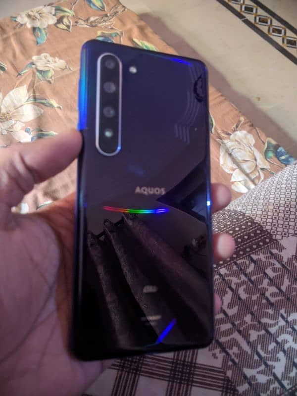 sharp Aquos r5g 1