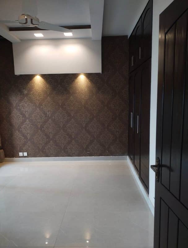 Non Furnished 10 Marla Beautifull House Available For Rent in DHA Lahore Cantt 0