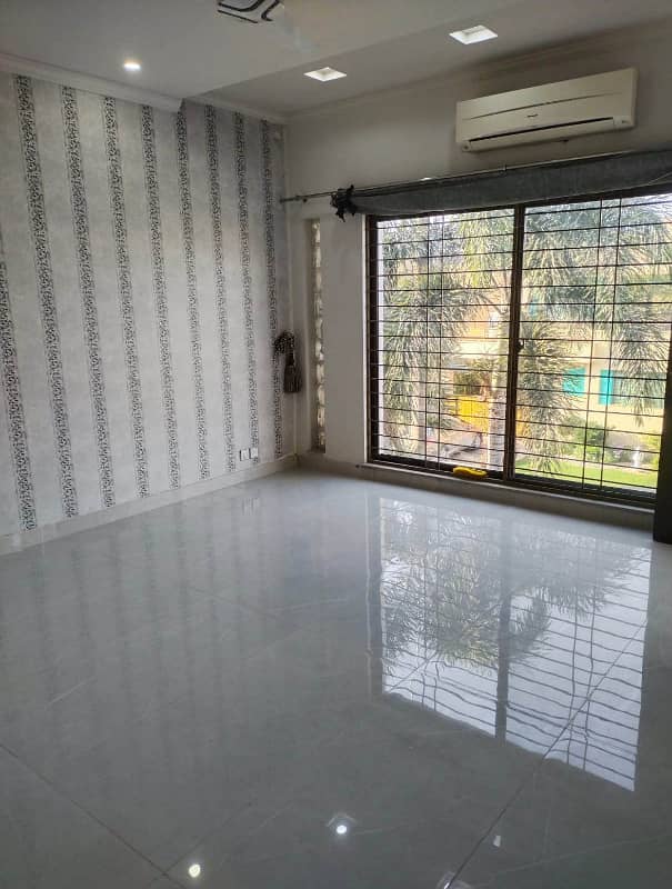 Non Furnished 10 Marla Beautifull House Available For Rent in DHA Lahore Cantt 2