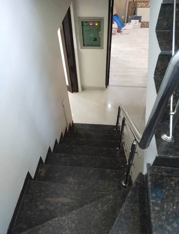 Non Furnished 10 Marla Beautifull House Available For Rent in DHA Lahore Cantt 17