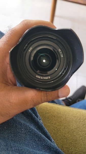 Sony 28mm F2.0 full frame lens with box for sale E mount 1