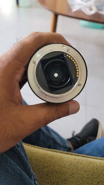 Sony 28mm F2.0 full frame lens with box for sale E mount 2