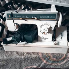 "Gently Used Singer NH 947 – Perfect for Sewing Projects!"