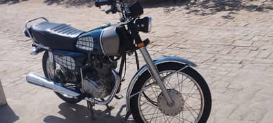 Honda CG125 20 model urgent sale. Original Tanki tapy sth hai All ok a