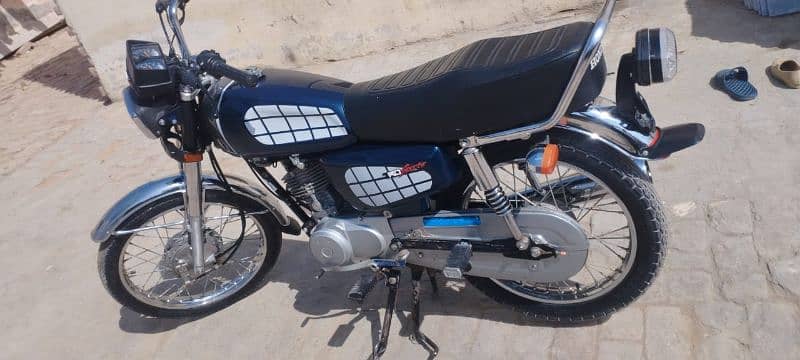 Honda CG125 20 model urgent sale. Original Tanki tapy sth hai All ok a 2