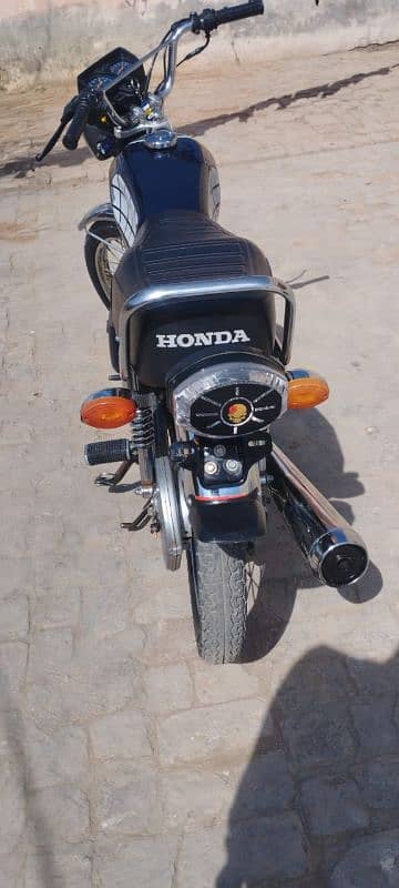 Honda CG125 20 model urgent sale. Original Tanki tapy sth hai All ok a 3