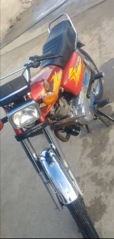 Honda CG125 20 model urgent sale. Original Tanki tapy sth hai All ok a 6