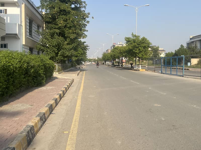 8 MARLA PLOT URGENT FOR SALE MULTI F-17 ISLAMABAD ALL FACILITY AVAI 44