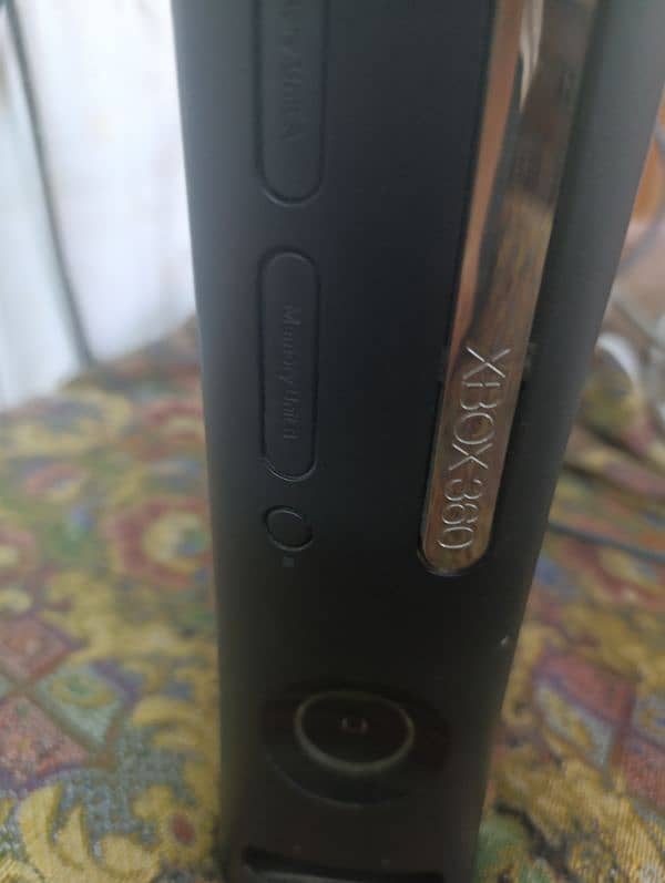 Xbox 360 free head phones+free 5 CDs. Read description 1