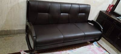 5 Seater Sofa Set is for Sale in good Condition 0