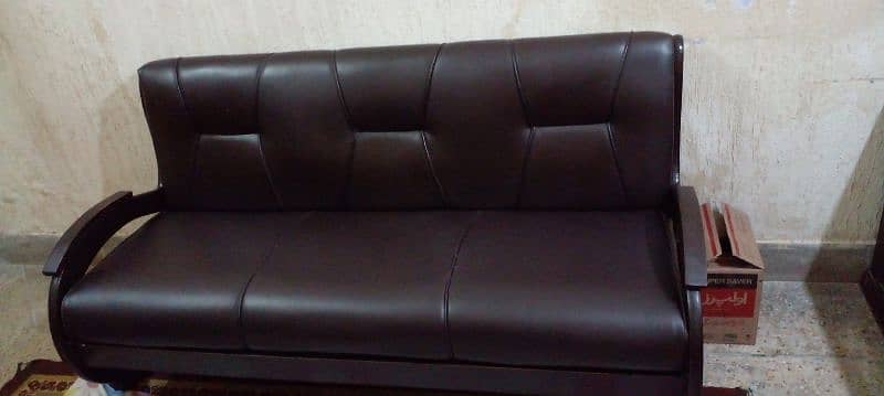 5 Seater Sofa Set is for Sale in good Condition 1