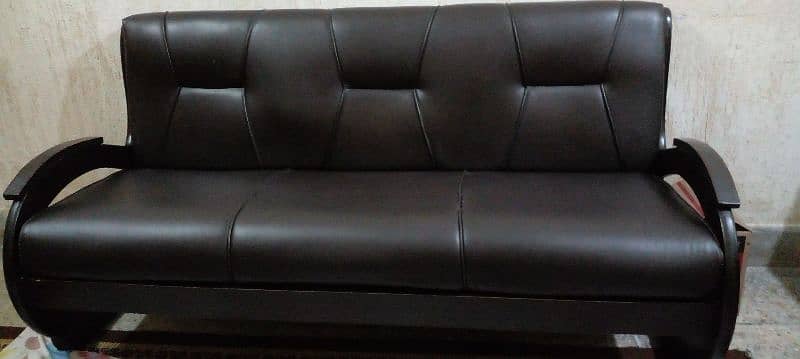 5 Seater Sofa Set is for Sale in good Condition 2