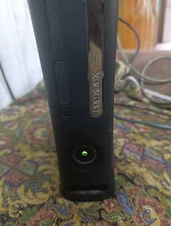 Xbox 360 with headphones and free CDs. Read description