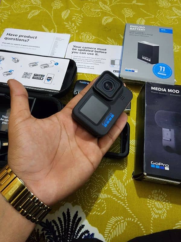 Go pro hero 11 black edition with midea mod with orignal extra bettery 1