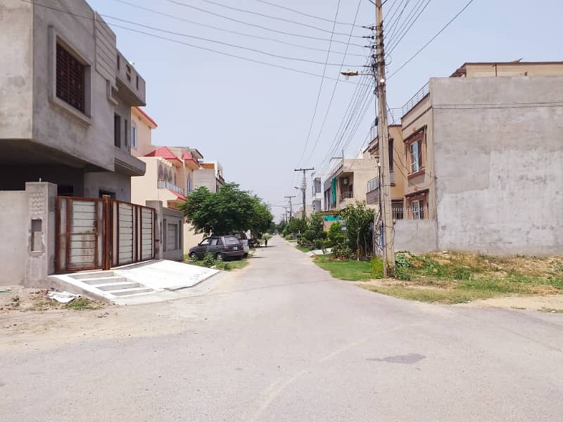 10 MARLA PLOT BLOCK D JUBILEE TOWN IDEAL LOCATION IN REASONABLE PRICE NEAR INDUS HOSPITAL BACK OF 150FT ROAD 3