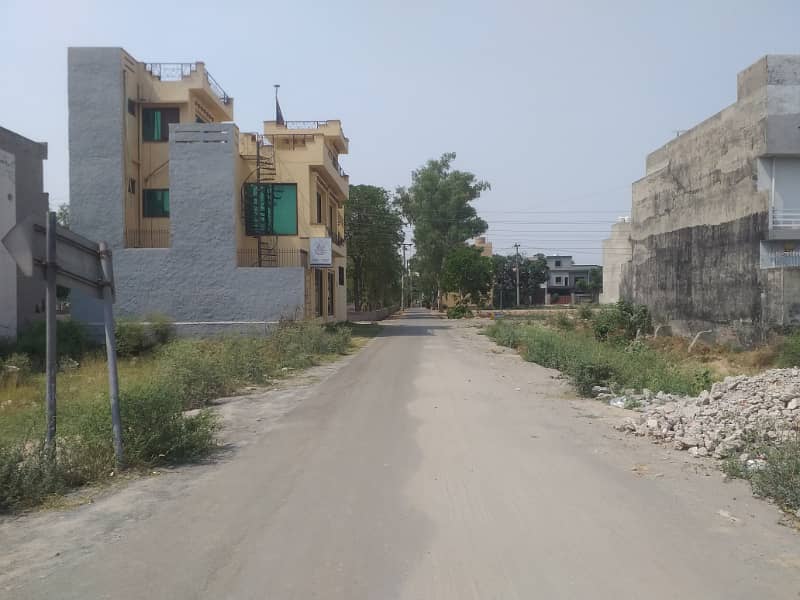 10 MARLA PLOT IN BLOCK A MOHLANWAL SCHEME HOT LOCATION BEST FOR END USER IN VERY CHEAP PRICE 40FT ROAD DIRECT ACCESS FROM DEFENCE ROAD OR CANAL ROAD 4