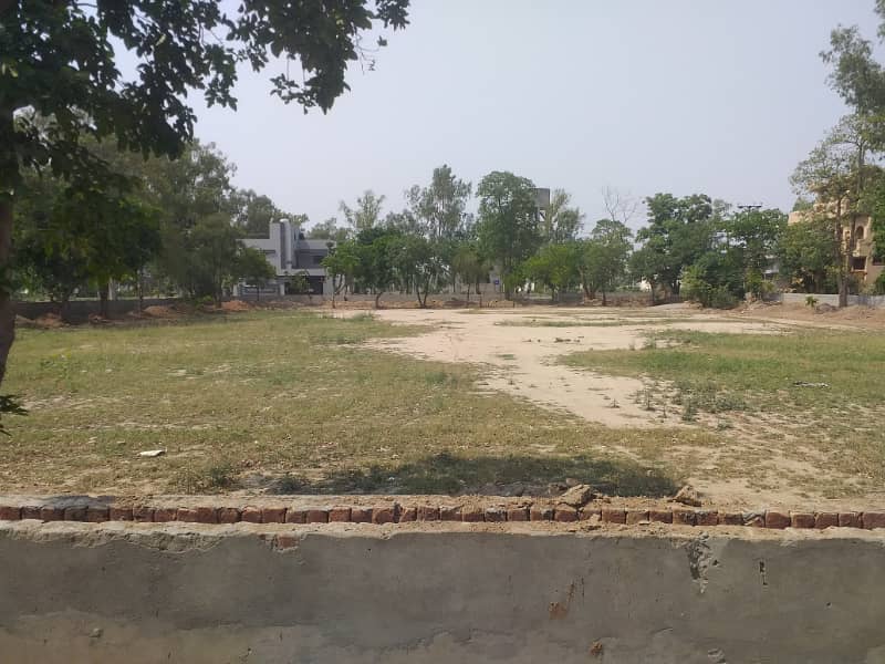 10 MARLA PLOT IN BLOCK A MOHLANWAL SCHEME HOT LOCATION BEST FOR END USER IN VERY CHEAP PRICE 40FT ROAD DIRECT ACCESS FROM DEFENCE ROAD OR CANAL ROAD 6