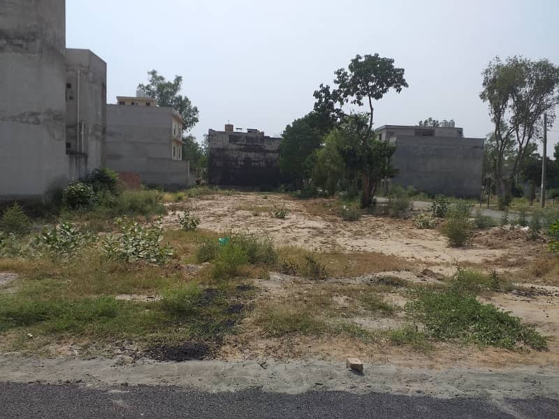 10 MARLA PLOT IN BLOCK A MOHLANWAL SCHEME HOT LOCATION BEST FOR END USER IN VERY CHEAP PRICE 40FT ROAD DIRECT ACCESS FROM DEFENCE ROAD OR CANAL ROAD 8