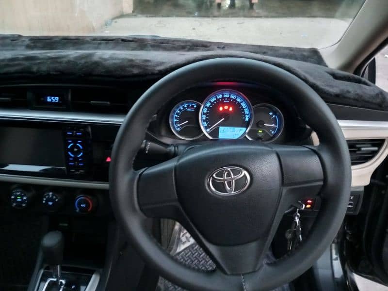 Toyota Corolla Altis 2015 10