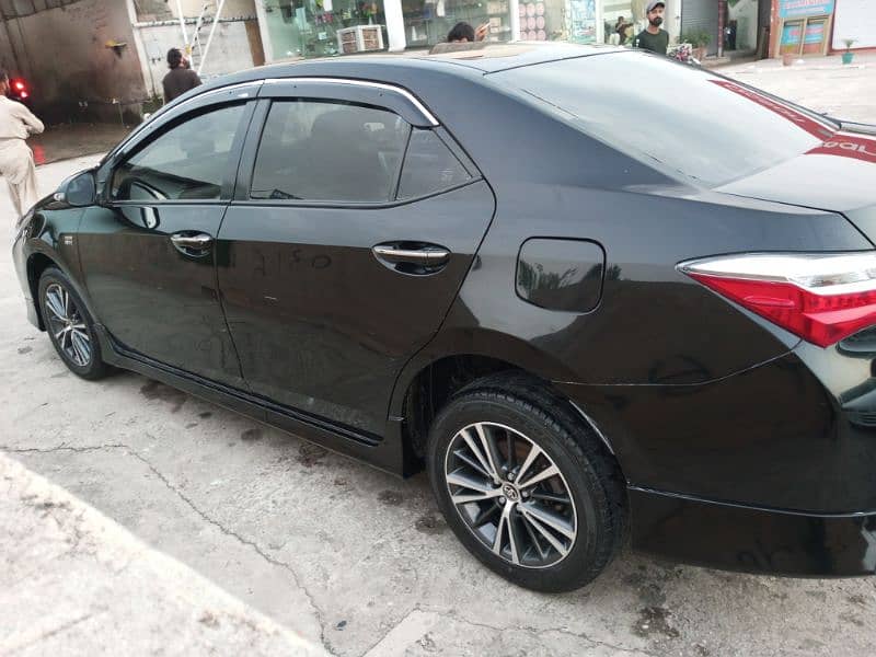 Toyota Corolla Altis 2015 11