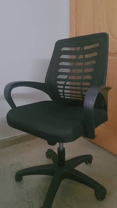 Black Revolving Office Chair - Gently Used, Excellent Condition! 0