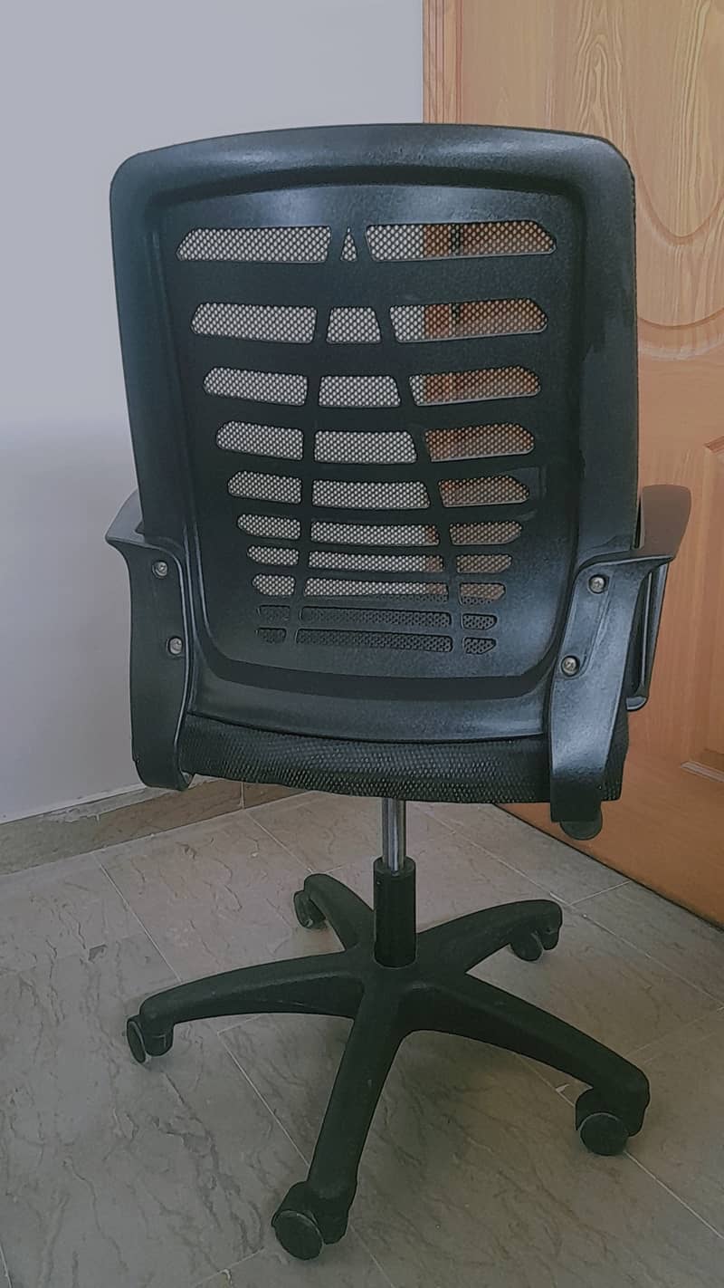 Black Revolving Office Chair - Gently Used, Excellent Condition! 1