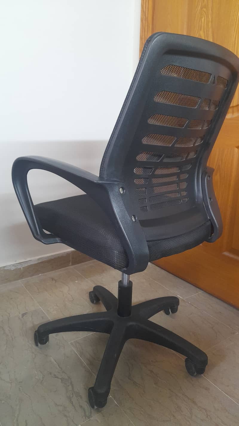 Black Revolving Office Chair - Gently Used, Excellent Condition! 3