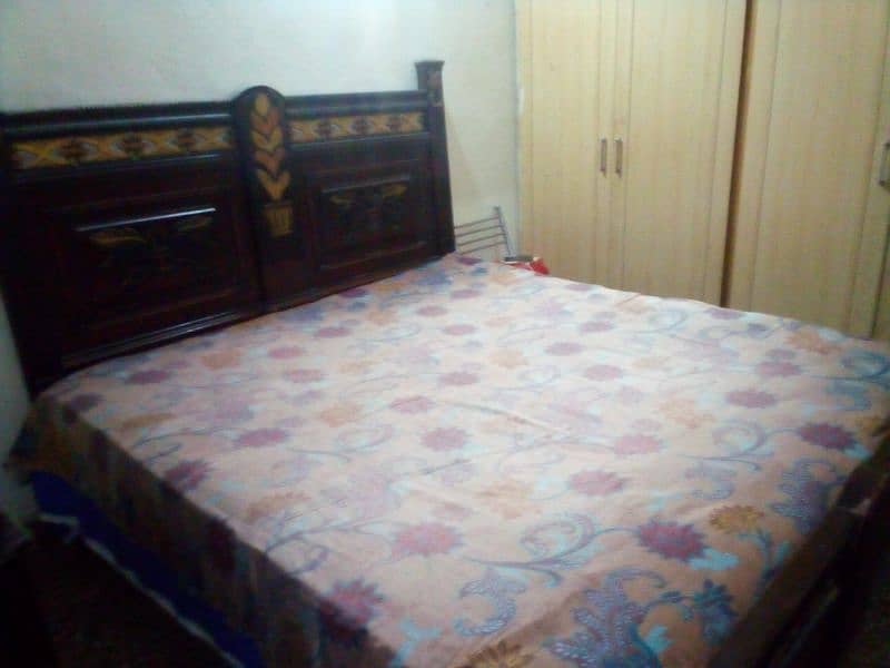 urgent sale wooden home furniture 0