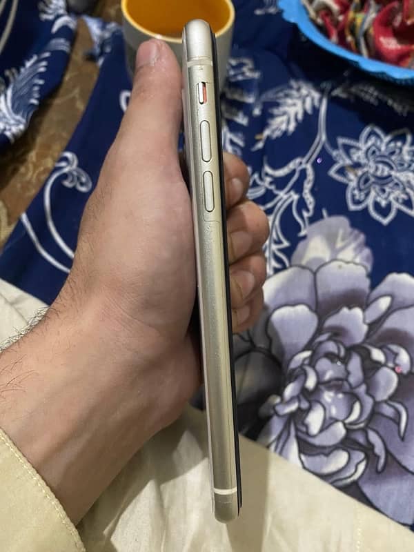 IPhone 11 JV 64 GB Apple Official warranty 1