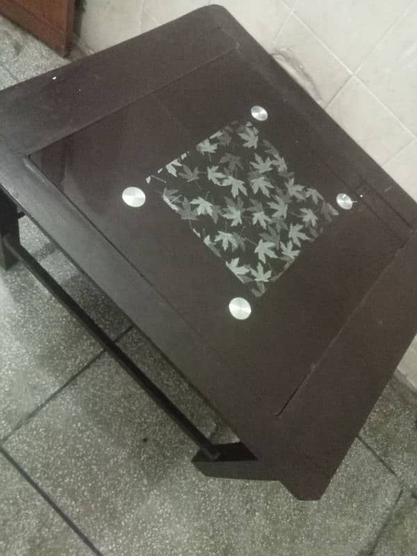 a table with 10/10 condition 0