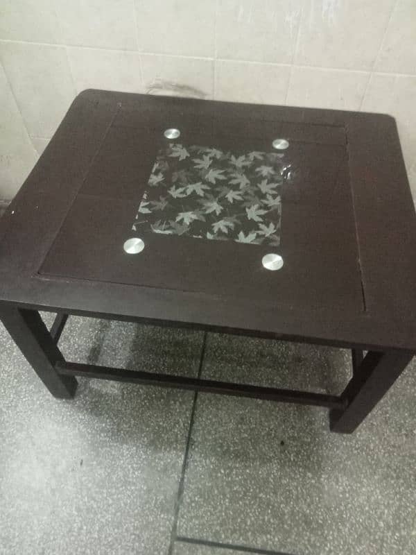 a table with 10/10 condition 2