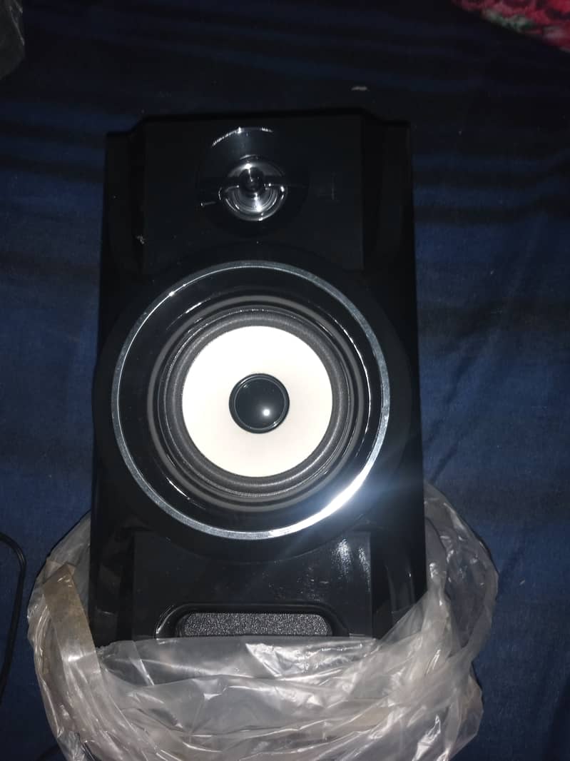 SPEAKERS 4