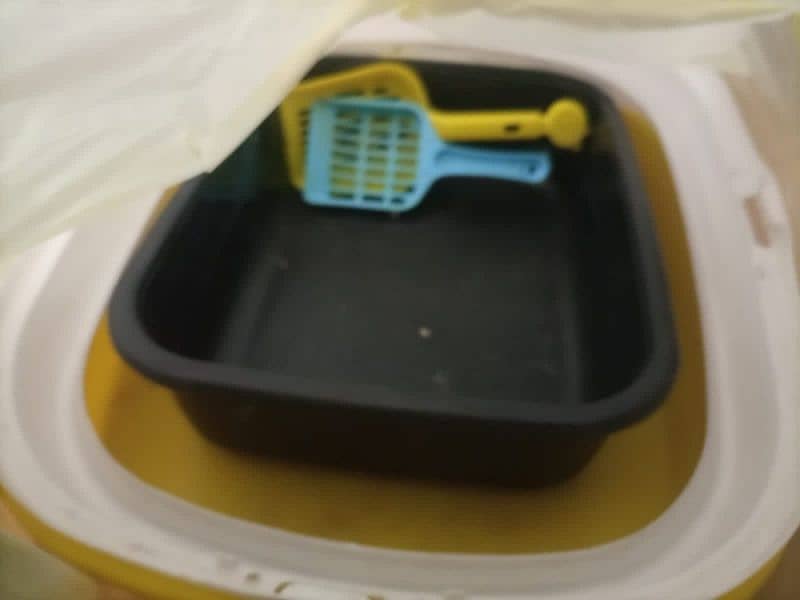 Cat Shaped Cage Food and water Bowl Pet Plastic 4