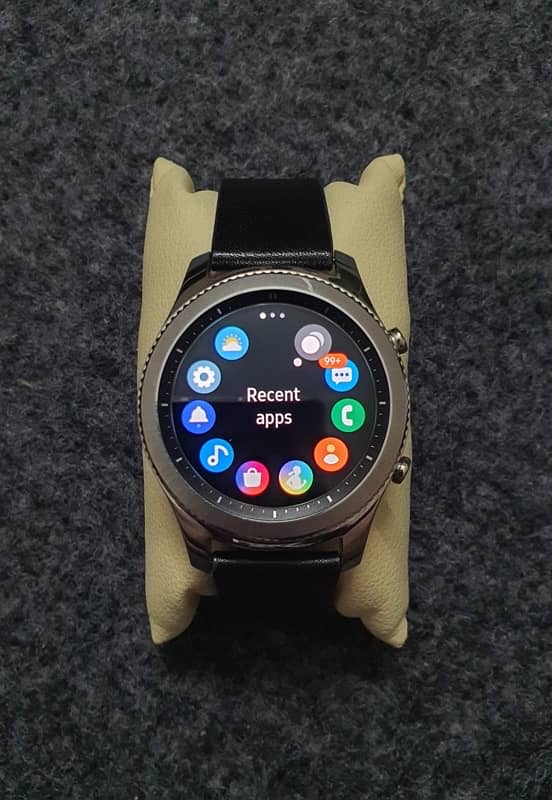 Samsung Watch S3 Classic (mint condition) 2