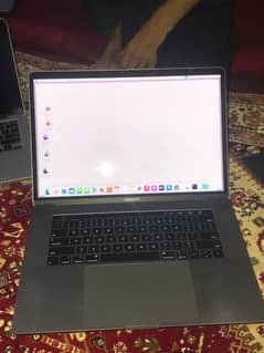 Apple MacBook Pro 2017 - 15 inch touchbar