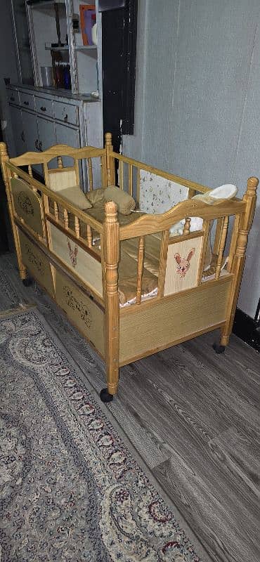 baby cot with small swing and baby potty 9