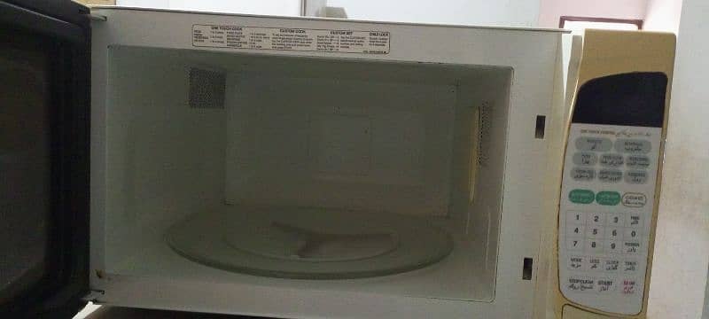 Microwave in Good condition 1