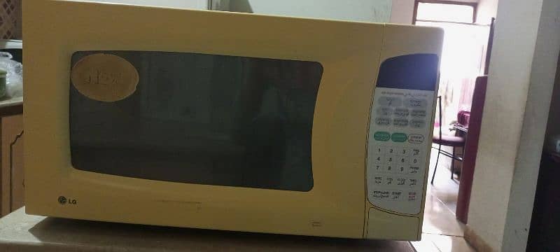 Microwave in Good condition 2