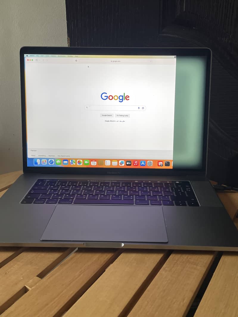 Macbook Pro 2017 15 inch w/ touch bar 16GB/1TB 6