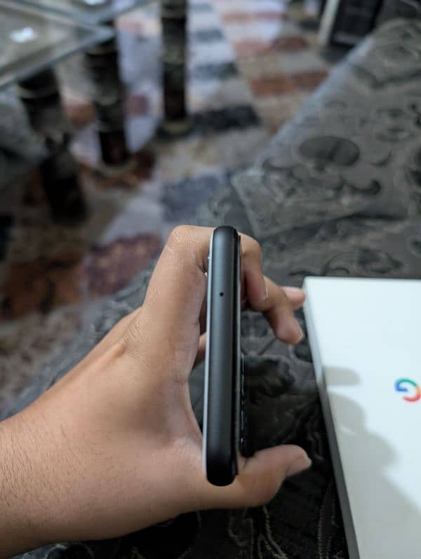 Google 4xl  refurbished but brand new condition 5