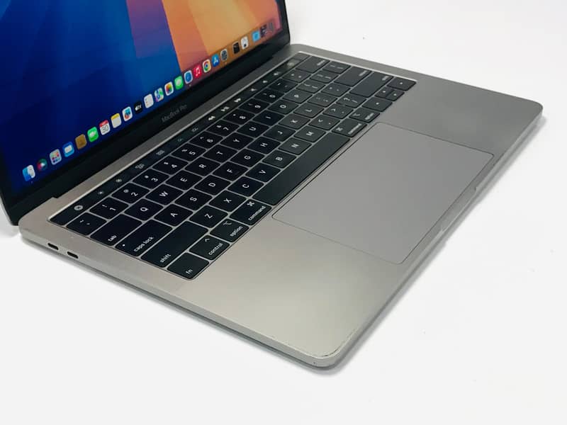 APPLE MACBOOK PRO 2018 CI7 16/256 TOUCH BAR 1